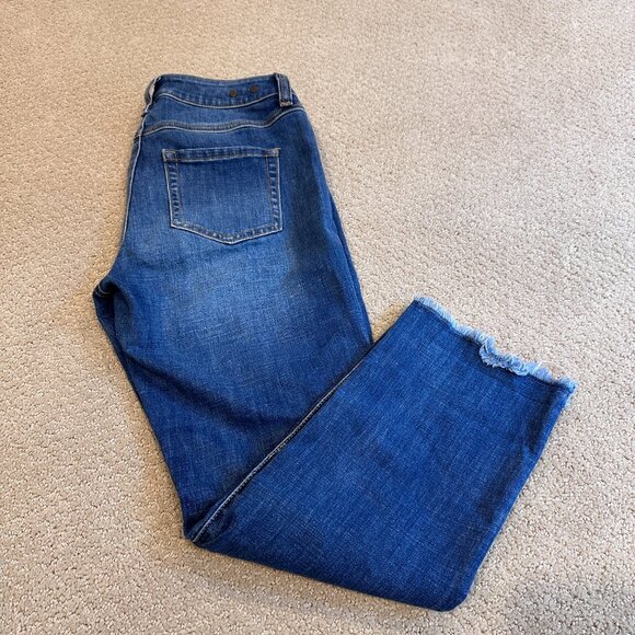 CAbi Jeans Cropped High Rise Straight Boho Gypsy Raw Hem Distressed Size 4 #5495 - Picture 2 of 12